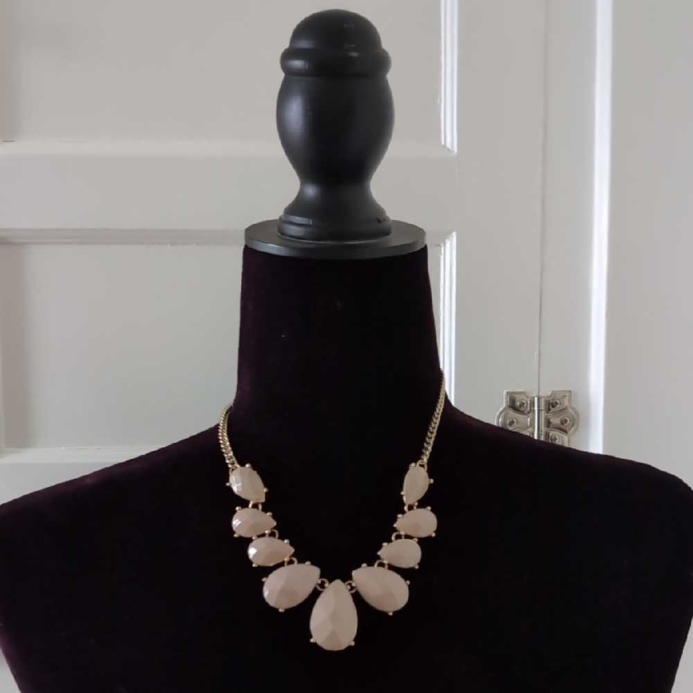 Elegant Gold and Cream Necklace
